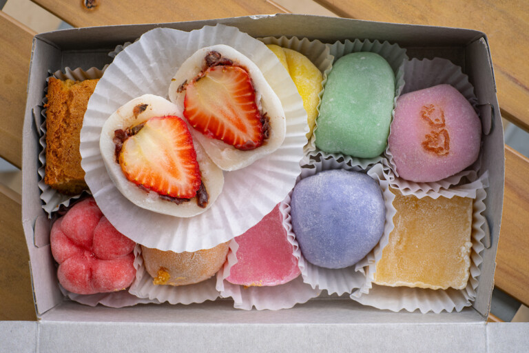 Him2310 Ay Hilo Two Ladies Mochi 33