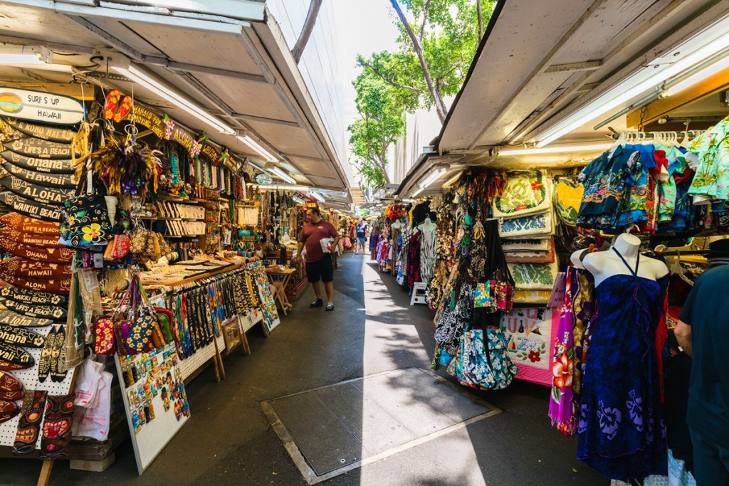 Dukeʻs Marketplace