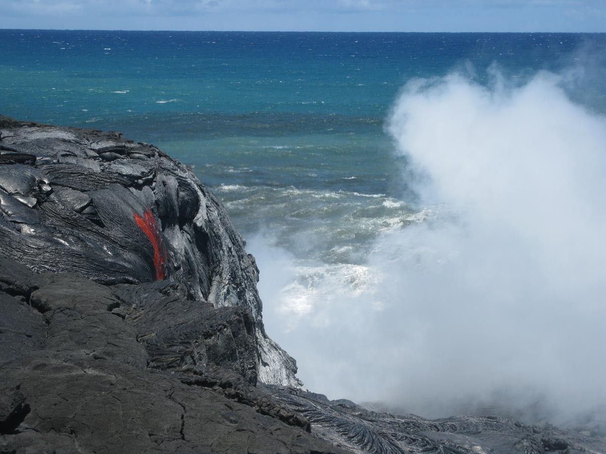 Kilauea_volcano_Kalapana_lava_flow_slows_down
