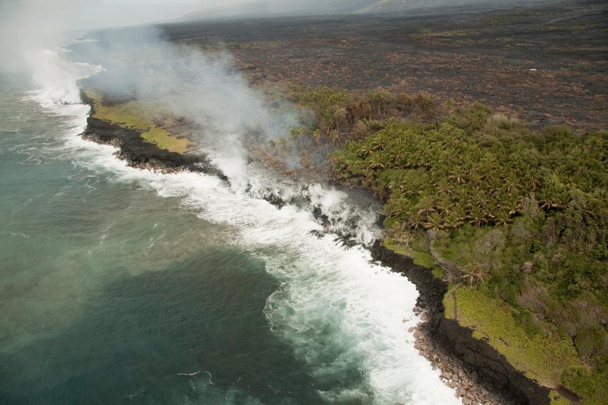 Kilauea_volcano_Kalapana_lava_flow_slows_down