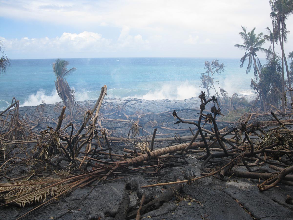 Kilauea_volcano_Kalapana_lava_flow_slows_down