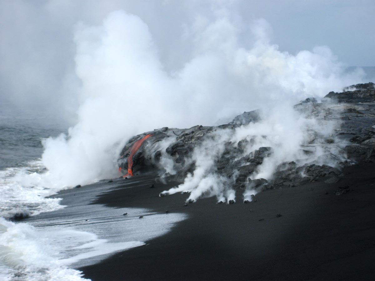 worlds_newest_black_sand_beach_Hawaii