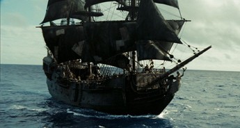 Walt_Disney_Hawaii_Black_Pearl_Pirates_of_the_Caribbean_On_Stranger_Tides