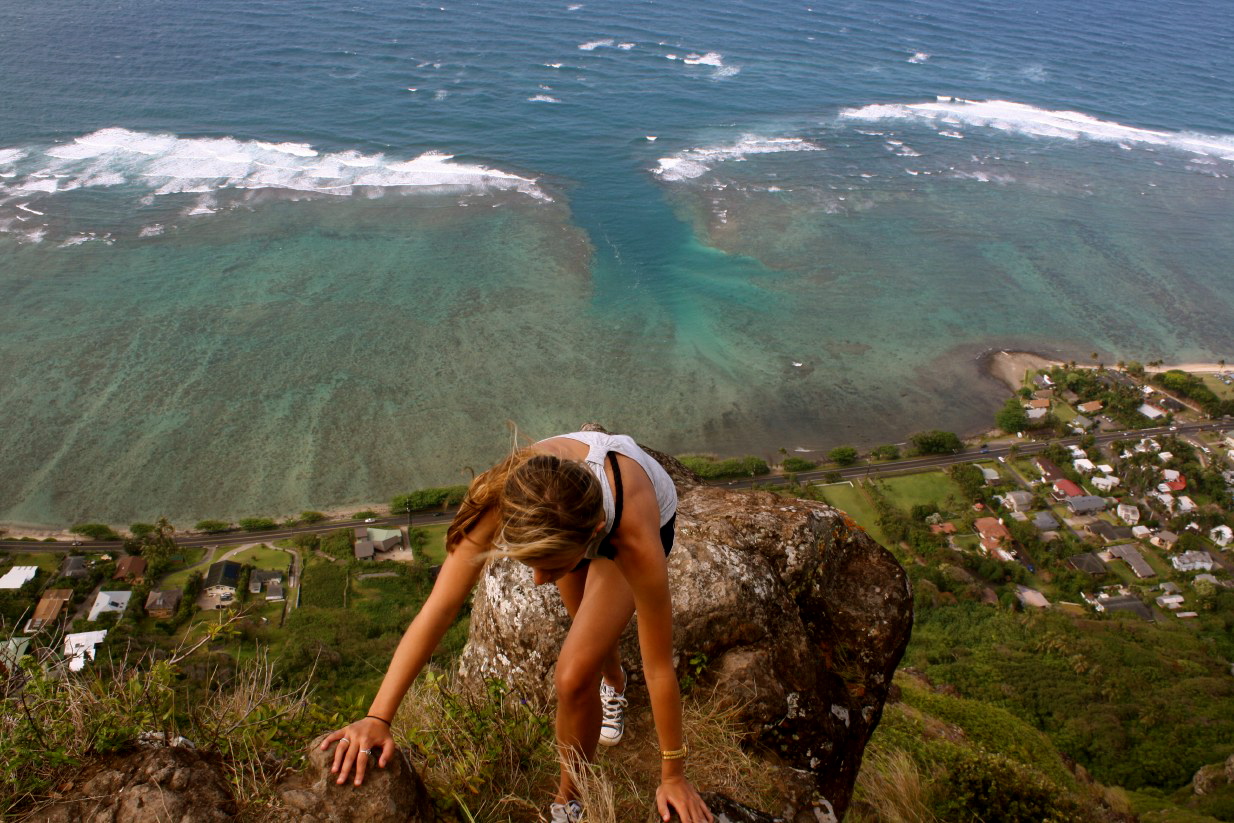 Oahu_hiking_trail_Crouching_Lion_Puu_Manamana