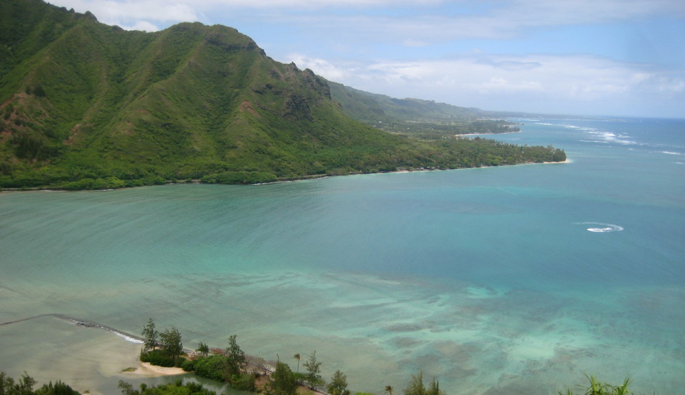 Oahu_hiking_trail_Crouching_Lion_Puu_Manamana