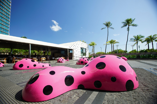 yayoi kusama footprints of life hawaii