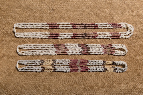 niihau_shell_lei_Bishop_Museum_Oahu_exhibit niihau_shell_lei_Bishop_Museum_Oahu_exhibit