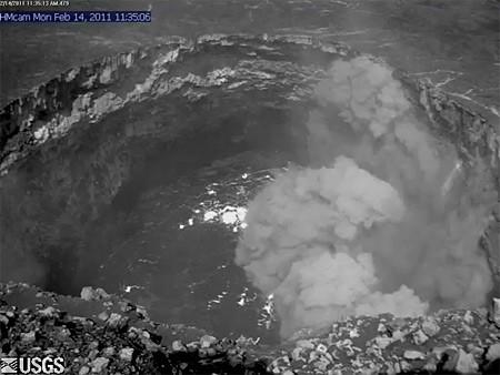 lava_lake_collapses_Hawaii_Kilauea_volcano