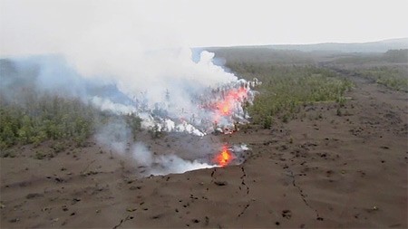 new_lava_vent_opens_at_Kilauea_volcano