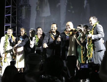 Hawaii_Wakiki_television_show_beach_hula_