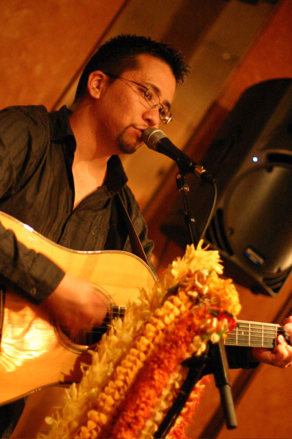 California_Hawaii_falsetto_Genoa_Keawe_tribute