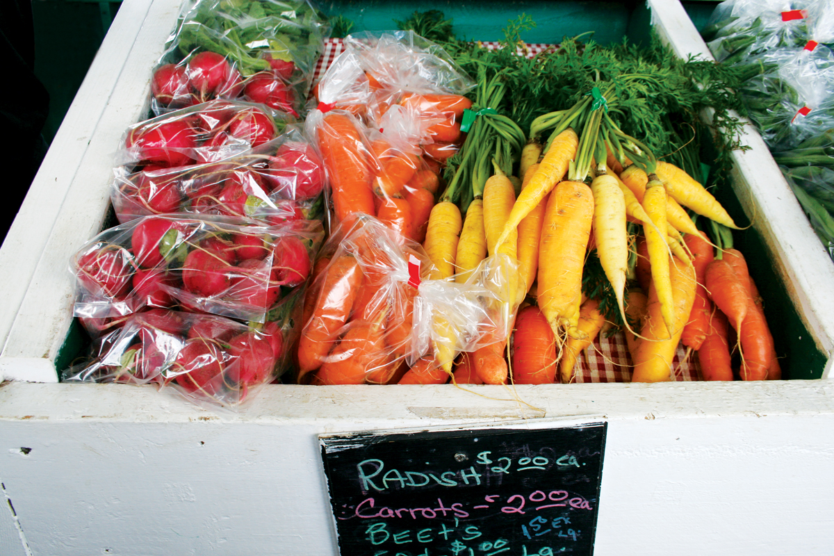  /><figcaption>Maui’s Upcountry grows all sorts of produce and fruits.<br />
<em>Photo: Catherine Toth Fox</em></figcaption></figure>
</div>
<p>Kula Country Farms has farmed produce in the area since the 1940s. Then known as Monden Farms, its fields grew cabbage and onions until Chauncey Monden, great-grandson of the founders, took over operations about a dozen years ago. Monden expanded the variety of produce grown on the farm to include blueberries, Japanese and Korean daikon (radish), Chinese peas, string beans, beets, carrots, and spinach. He raised sweet corn in the summer and pumpkins in the fall. Monden also began growing the sweetest strawberries you’ll find on the Valley Isle.</p>
<p>A proverbial candy shop for farm-to-table aficionados, Kula Country Farms’ produce stand sells everything fresh from Monden’s fields, along with Maui coffee beans, avocados and its own strawberry jam, barbecue sauce and freshly baked scones.</p>
<p>“We started the stand because we wanted to promote local agriculture and have a different venue to sell directly to customers so we could get to know them,” said Monden, 37, who earned a finance degree from the University of Hawaii at Manoa but returned to his Kula hometown to raise his three children. “This is for our community and everybody else who wants to drive up here.”</p>
<p>The stand’s customers are mainly Kula residents. But an ever-growing number of Maui visitors are discovering Kula Country Farms through word of mouth and social networking services like Facebook and Yelp.</p>
<div style=