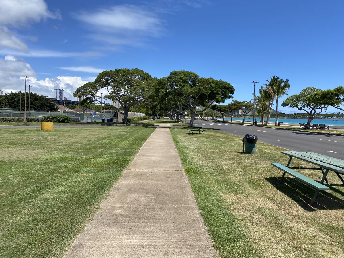  /><figcaption>Having the entire walking path to yourself is reason enough to pay Ala Moana Beach Park a visit.</figcaption></figure>
</div>
<p>&nbsp;</p>
<div style=