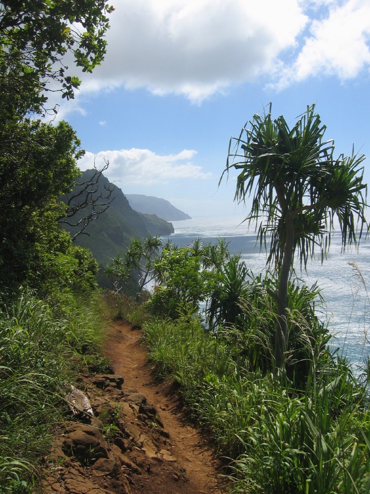 hiking_trails_Diamond_Head_Napali_Coast_Kalaupapa