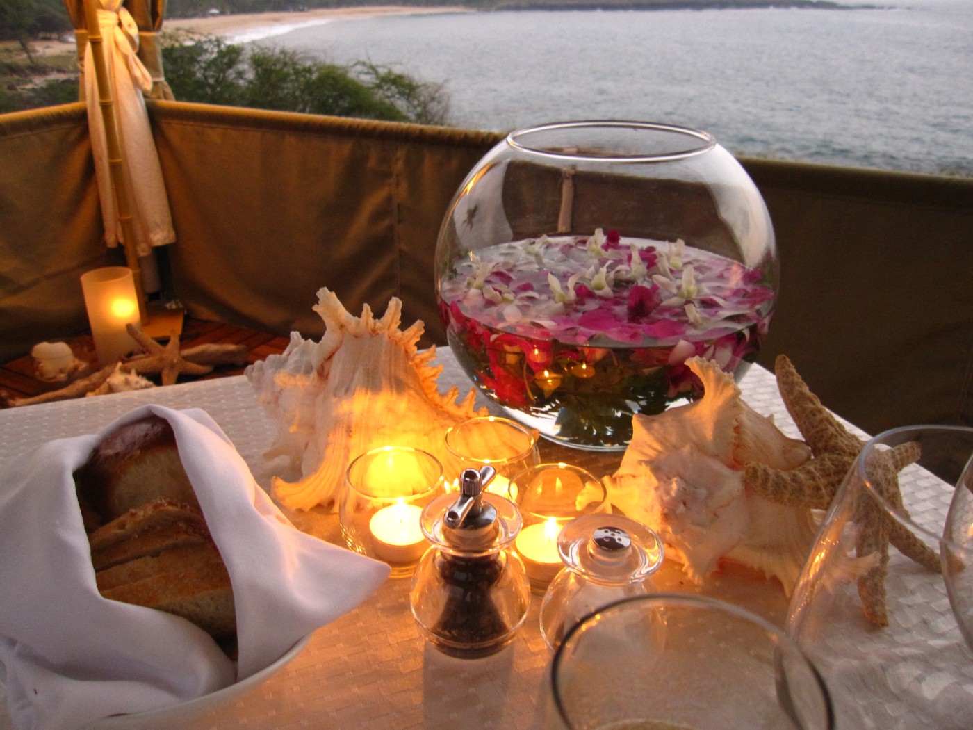 Hawaii_romantic_dinner_Lanai