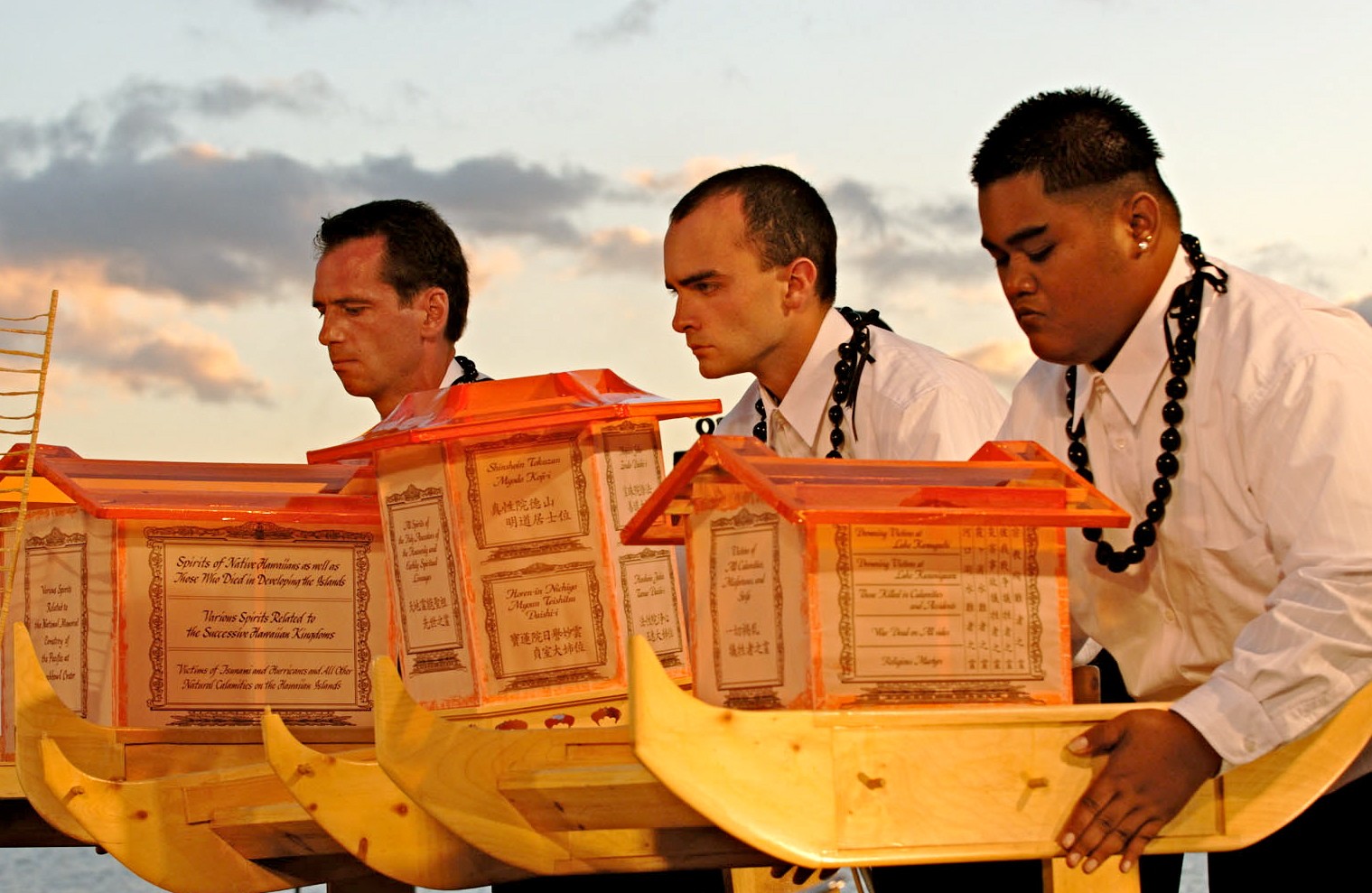 Hawaii_Honolulu_Oahu_Ala Moana Beach Park_Magic Island_lantern_Japanese_tradition