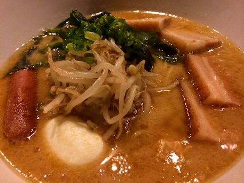 hawaii_magazine_75_places_to_eat_like_a_local_noodles