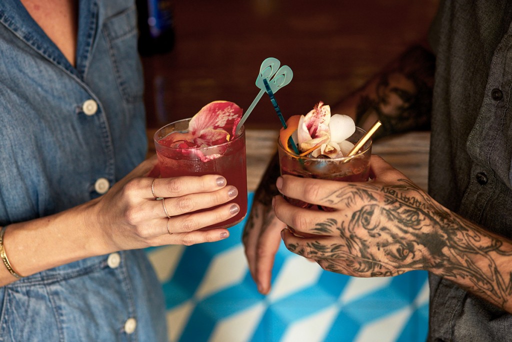 Mahina-_-sons_WSOK_1_Bar_Scene_031017__44A9908-(1)