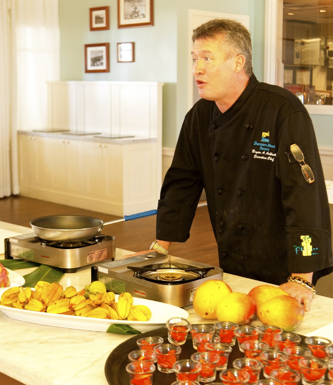 Hawaii_Oahu_Waikiki_mangoes