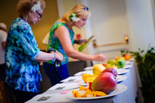 Hawaii_Oahu_Mangoes_at_the_Moana