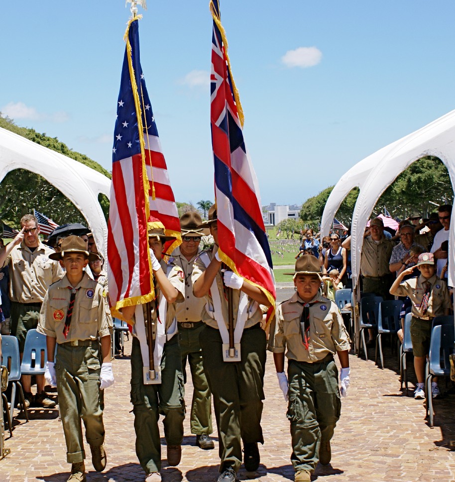 Hawaii_Oahu_Honolulu_Punchbowl_Memorial Day_veterans_lei