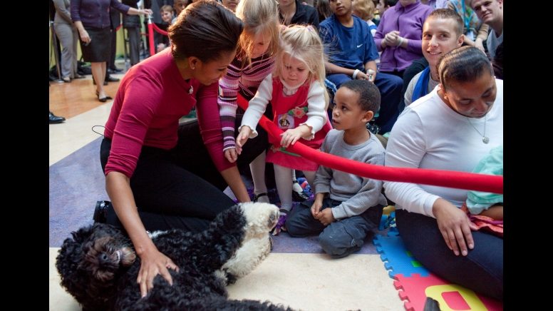 President_Obama_family_returning_home_Hawaii_holidays