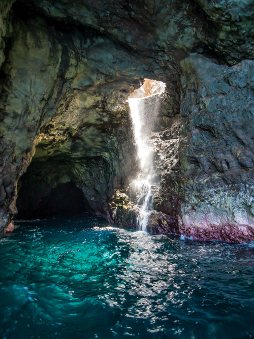 kauai_napali_coast_raft_riding_nifty_shades_of_blue