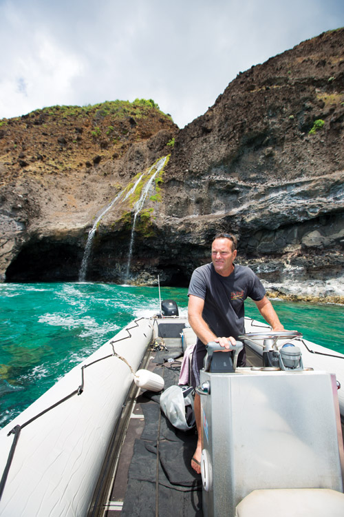 kauai_napali_coast_raft_riding_nifty_shades_of_blue