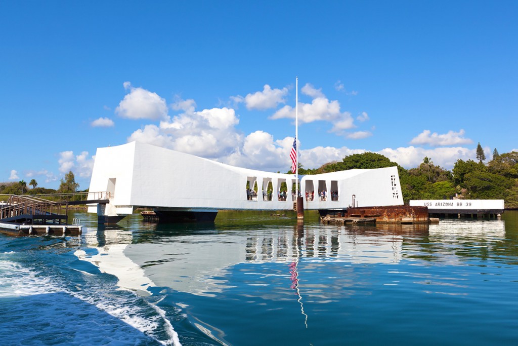 Oahu_Arizona-Memorial_pinggrThinkstockPhotos-119379302