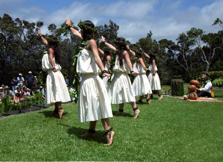 PNeves06 wahine standing by Dave Gallagher