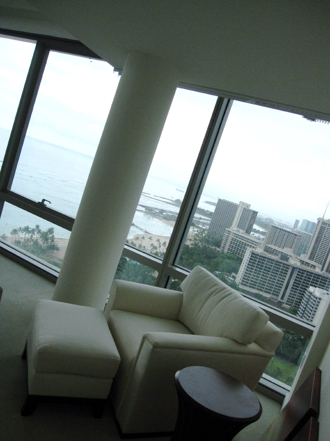 Trump_International_Hotel_Waikiki_opens