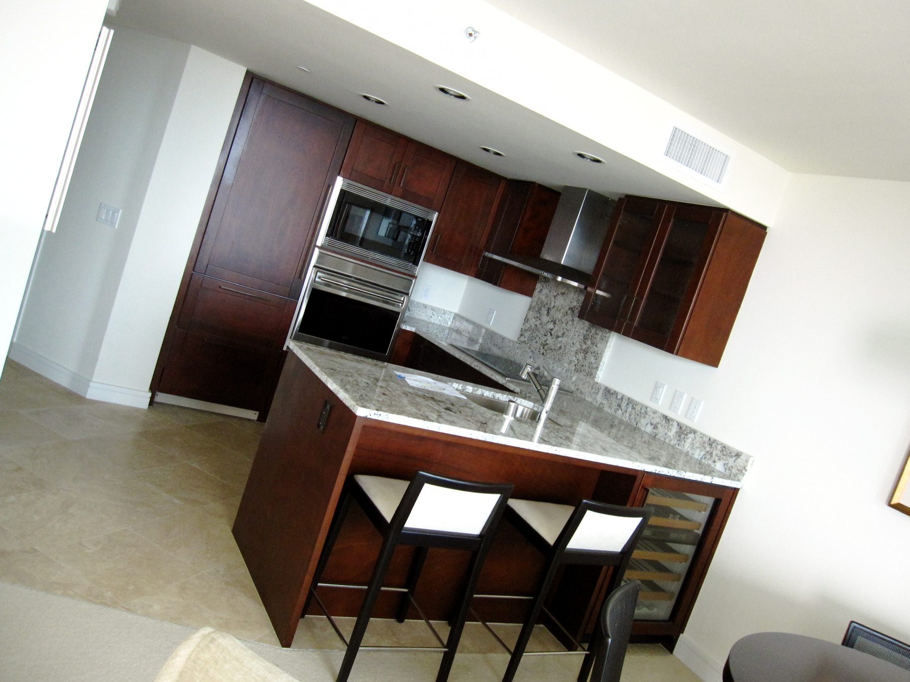 Trump_International_Hotel_Waikiki_opens