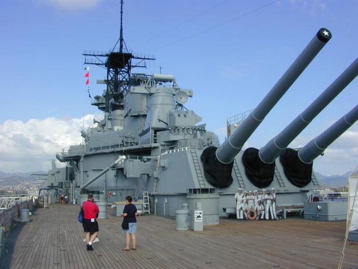 USS_Missouri_HNL