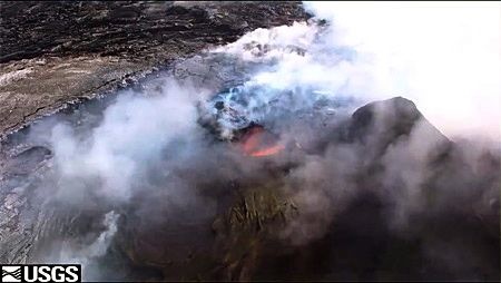 Hawaii_volcano_Kilauea_lava_hike