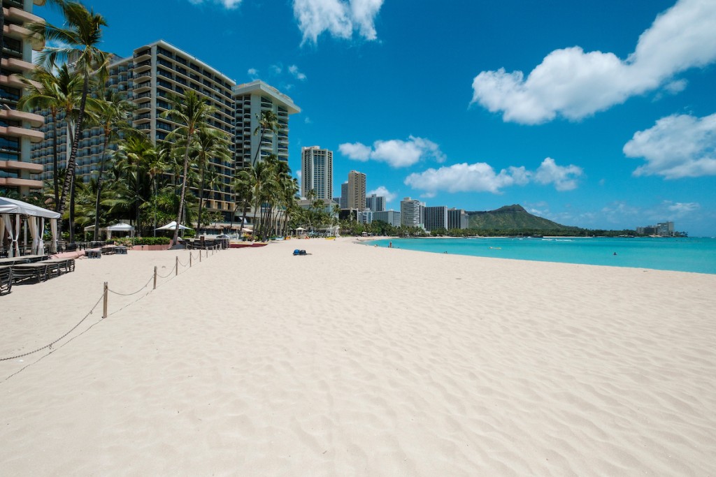 beachesreopen-AIO2004 AY Waikiki Shutdown 2316