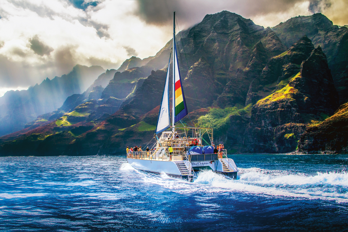 blue-dolphin-charters-things-to-do-ocean-activities-napali-coast-boat-tour