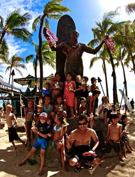 Hawaii_Oahu_Waikiki_surfing_grom_contest