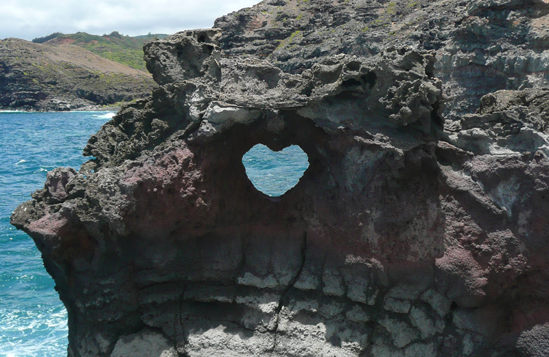 heart-shaped-rock-maui-nakalele