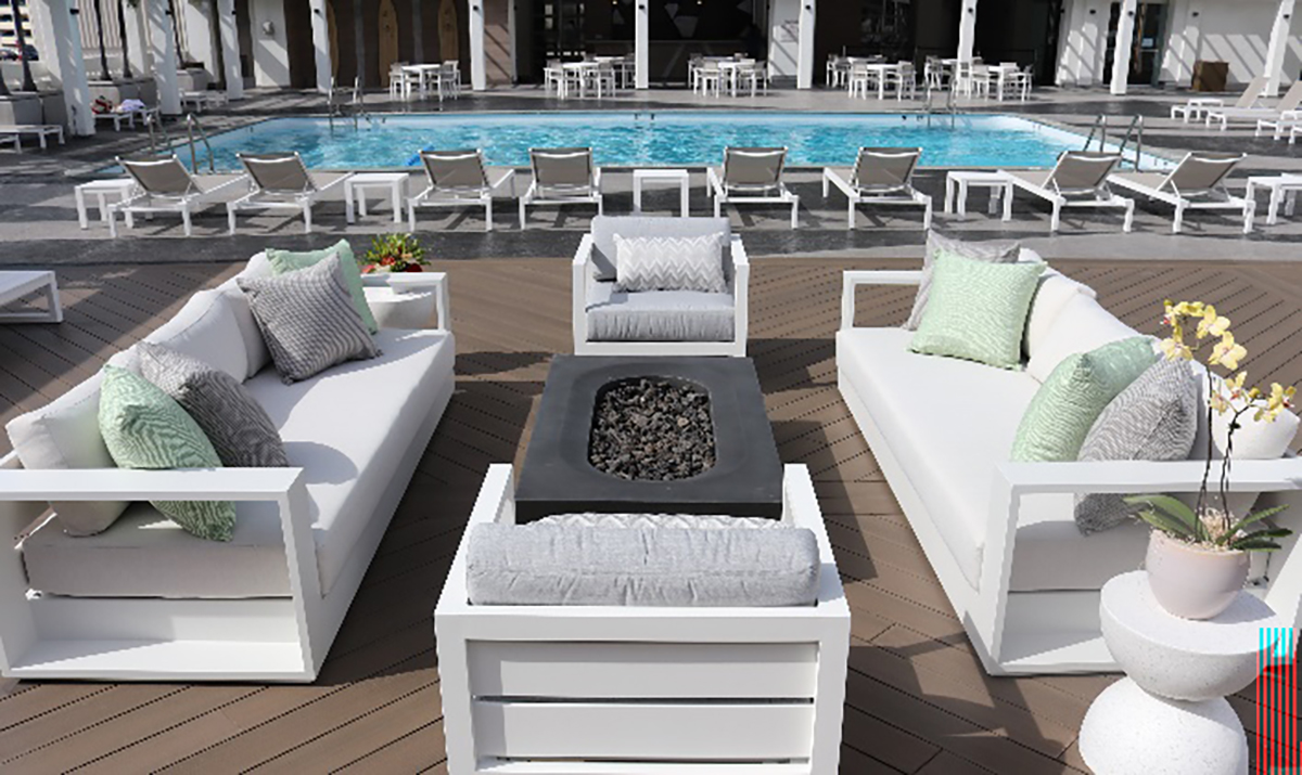 ala moana hotel pool deck