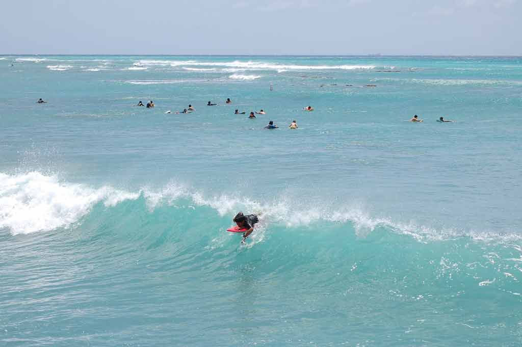 waikiki surfing breaks