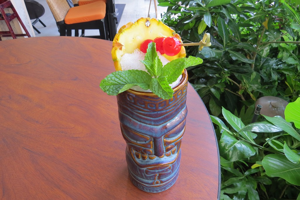 cocktail tiki drink splash bar