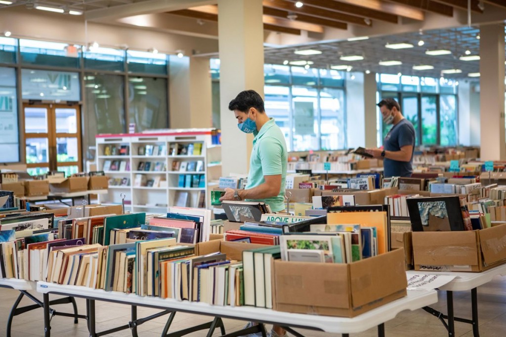 Friends Of The Library Bookstore Ward Village People 1200