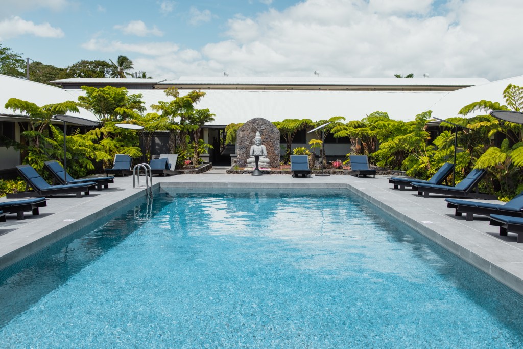 pool at scp hilo hotel