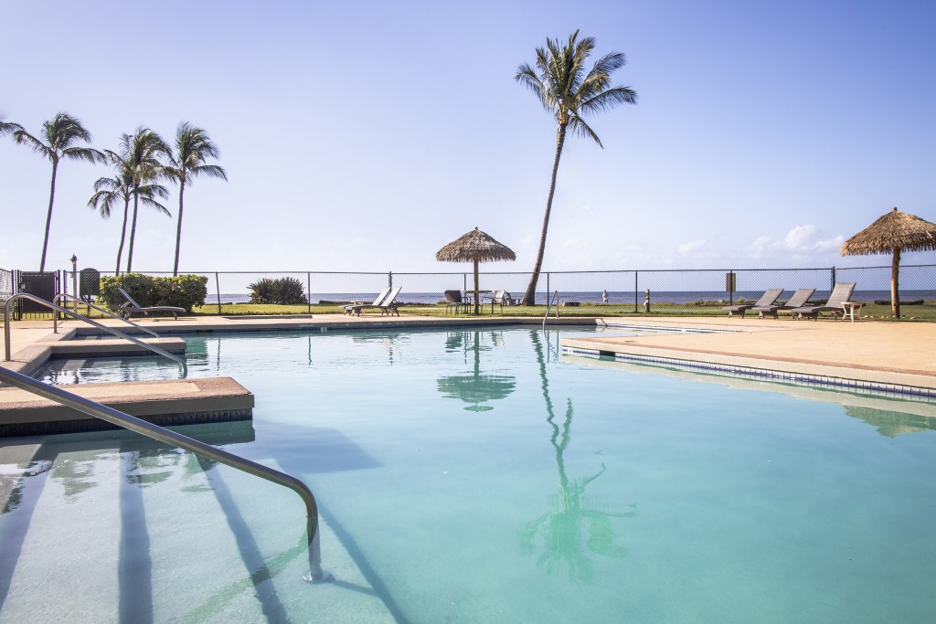 oceanfront pool on kauai