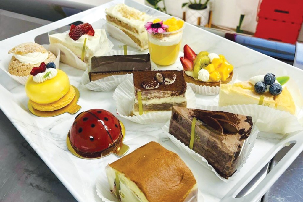 04 2204 Patisserienanako Swp