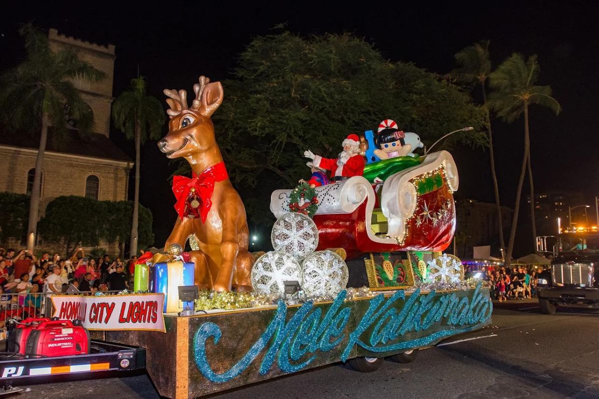 2018honolulucitylightssantafloat