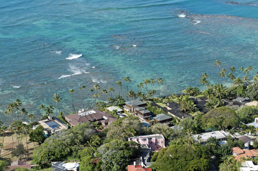 Houses On Pacific Ocean In Oahu Hi