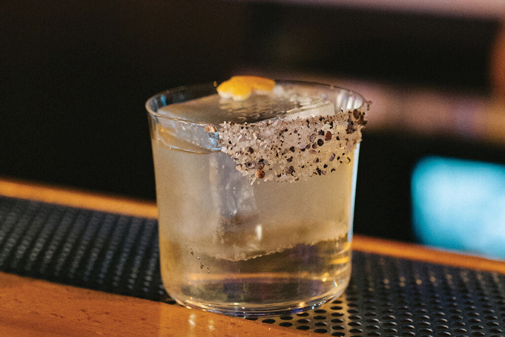 03 The Lei Stand Courtesy The Lei Stand