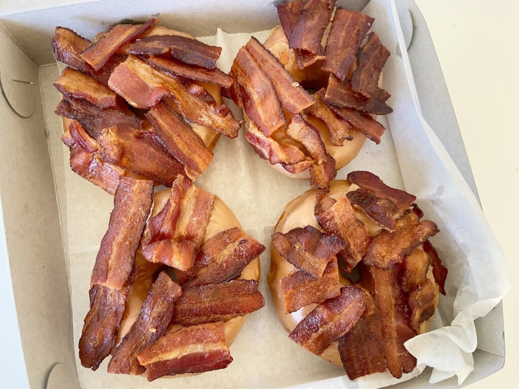 20240107 Cheap Eats Maple Bacon Doughnut Donut King Ctf Img 7426
