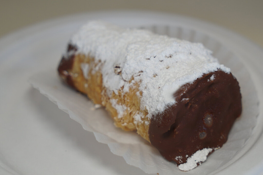 20240315 Maui Desserts Cream Horns Stillwell Melissa Chang 49159210316 Ddd85aabf9 K